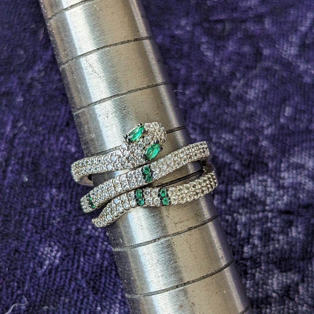 Emerald Accent Silver Snake Ring - Modern Women Jewelry - Picture 9 of 9